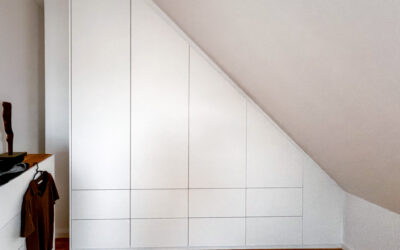 Kleiderschrank in Dachschräge